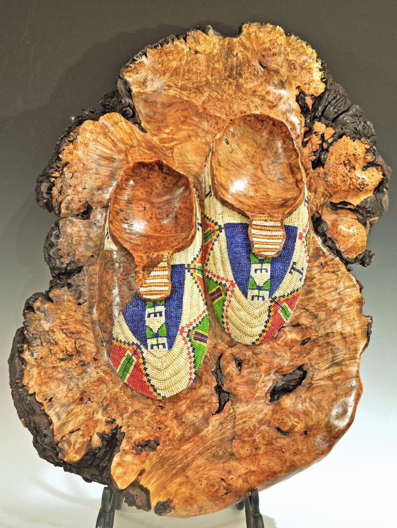 A wooden sculpture of two people wearing shoes.