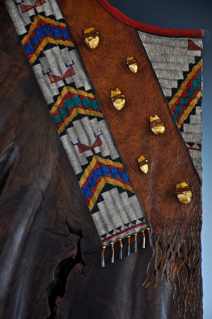 A close up of the back end of an indian head dress